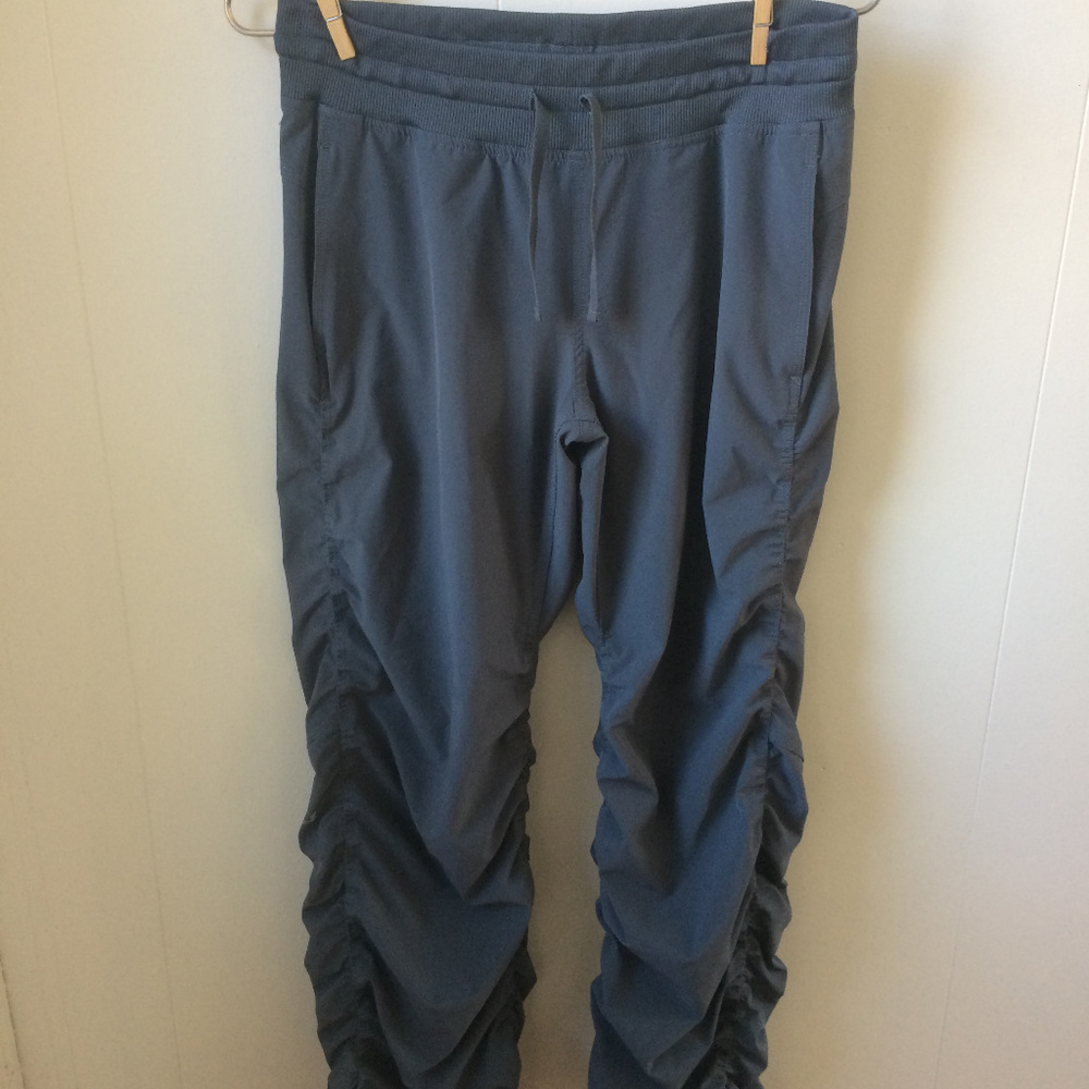 UNDERAMOUR Pants